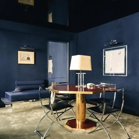 ホテル Les Cinabre パリ