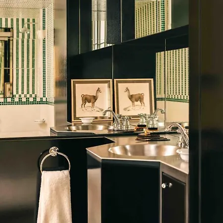 Les Cinabre ホテル *