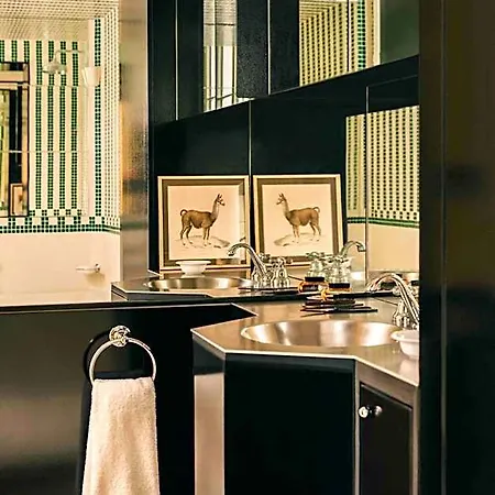 Les Cinabre Hotel *
