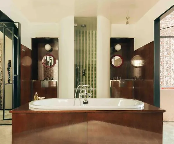 Les Cinabre Hotell *