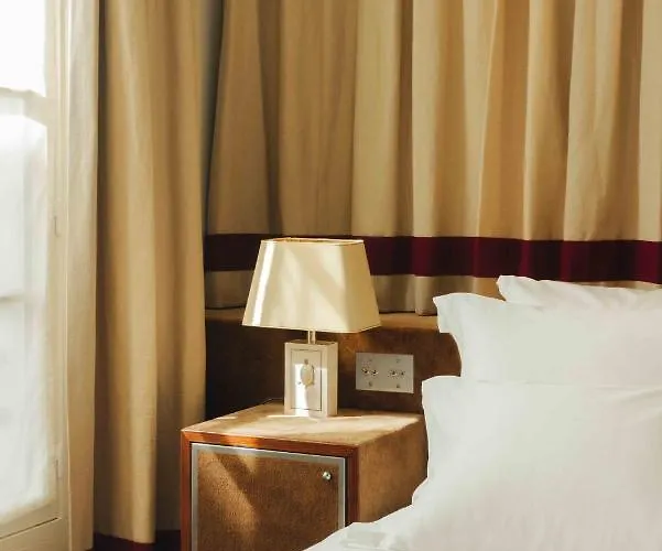 Hotell Les Cinabre Paris