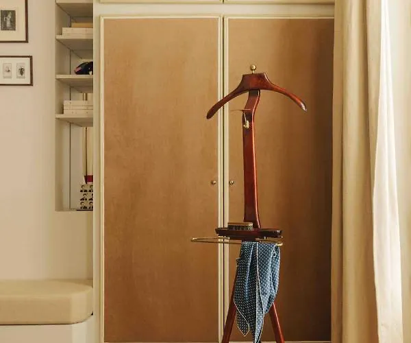 Les Cinabre Hotell