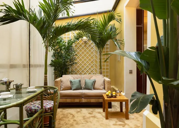 Les Cinabre Hotell *